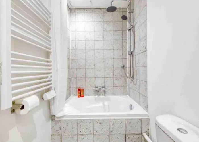 Proche Metro 7 Apartment
